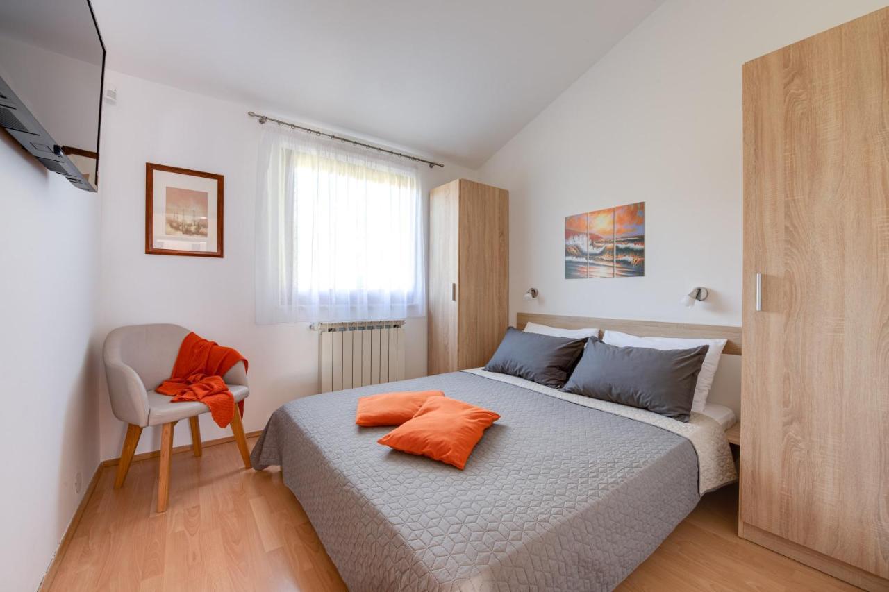 Villa Livia: Family-Friendly Retreat with Pool and Playground Liznjan Exterior photo