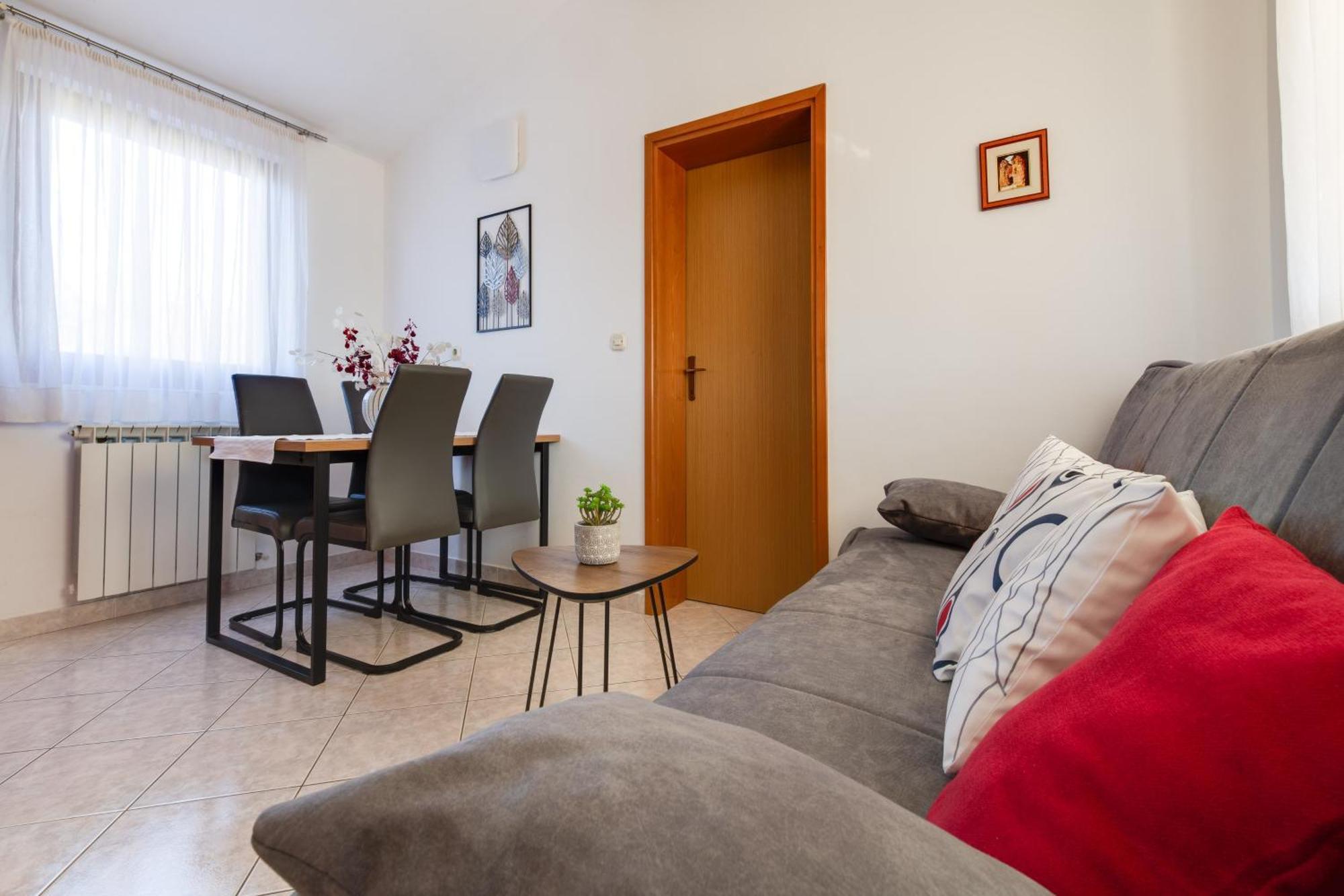 Villa Livia: Family-Friendly Retreat with Pool and Playground Liznjan Exterior photo