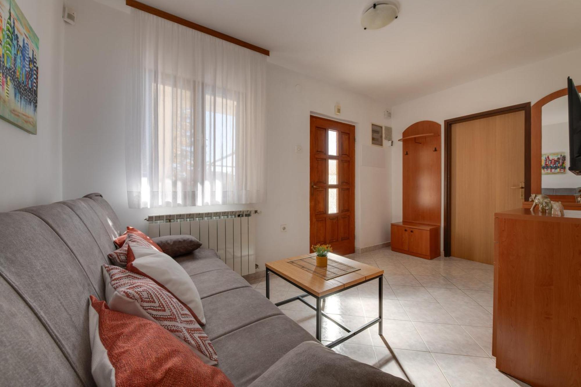 Villa Livia: Family-Friendly Retreat with Pool and Playground Liznjan Exterior photo